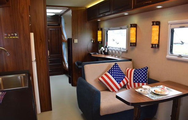 美式拖掛房車內(nèi)飾