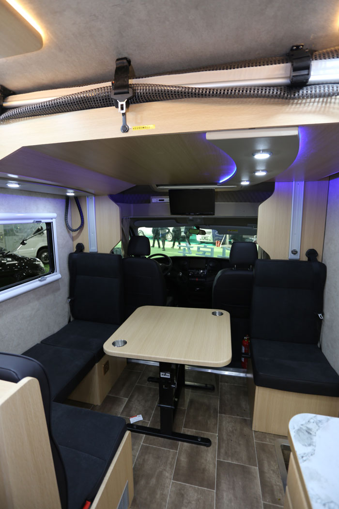 雅升新款依維柯小額頭C型房車北京發布