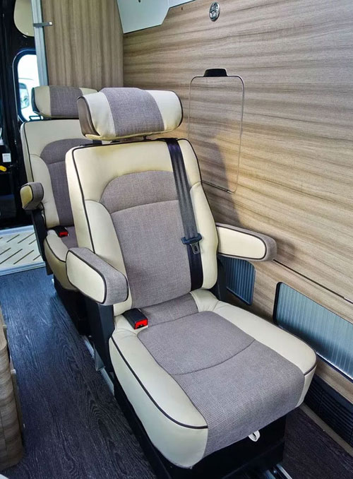 景宴睿535福特新全順自行式B型房車