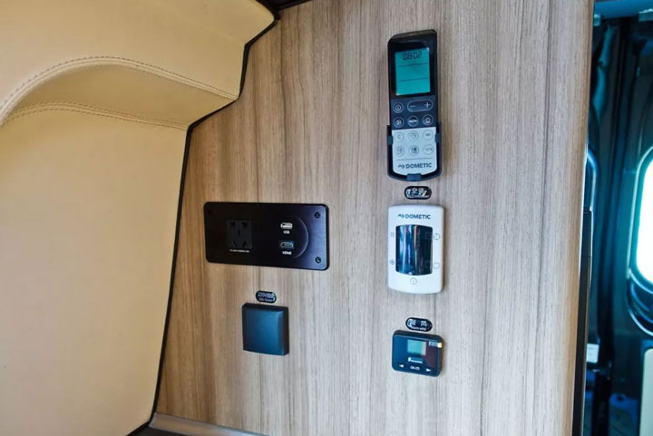 景宴睿535福特新全順自行式B型房車