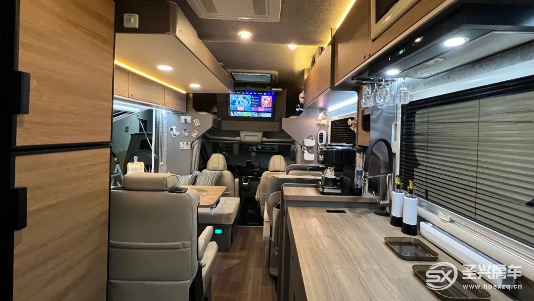 無拓展大空間/設(shè)計精細(xì)的房車，才是長途旅行必備-10.jpg