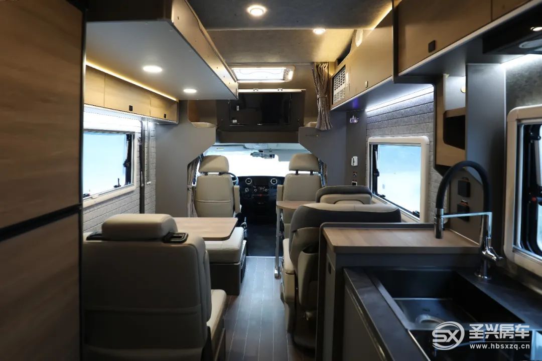 無拓展大空間/設(shè)計精細(xì)的房車，才是長途旅行必備-13.jpg