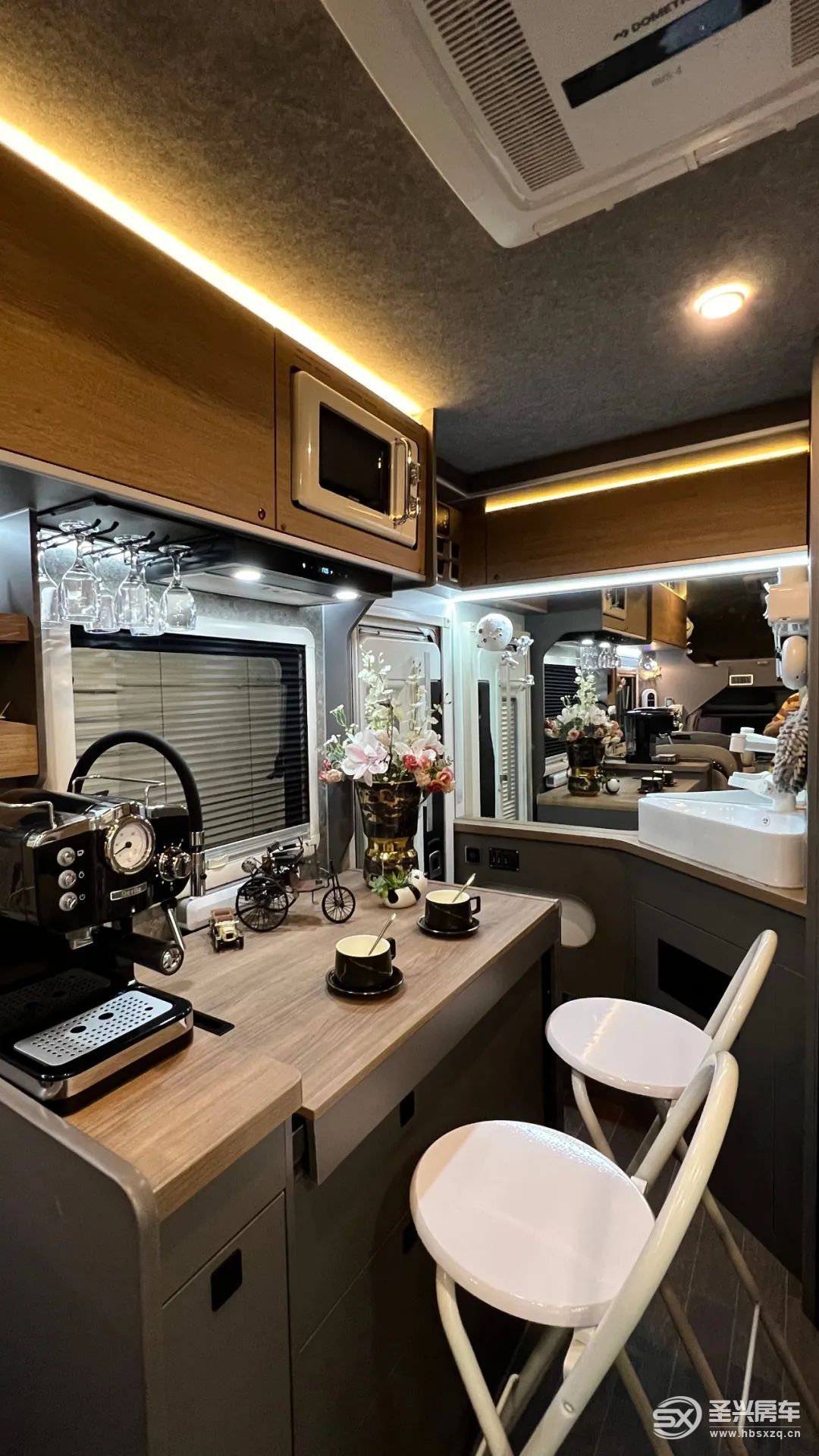 無拓展大空間/設(shè)計精細(xì)的房車，才是長途旅行必備-19.jpg