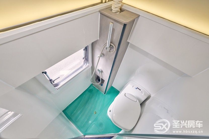 9月2日鄭州房車展——齊星大通T90越野硬升頂房車，風(fēng)格獨(dú)特彰顯硬漢實(shí)力！d7cd7264976347ef39731d985c24139e