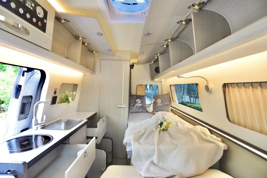 用福特T6底盤打造的小房車長(zhǎng)什么樣？動(dòng)力強(qiáng)、配置高，主打一個(gè)性價(jià)比-25.jpg