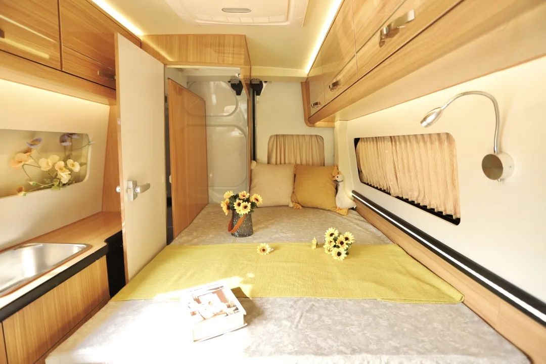 用福特T6底盤打造的小房車長(zhǎng)什么樣？動(dòng)力強(qiáng)、配置高，主打一個(gè)性價(jià)比-21.jpg