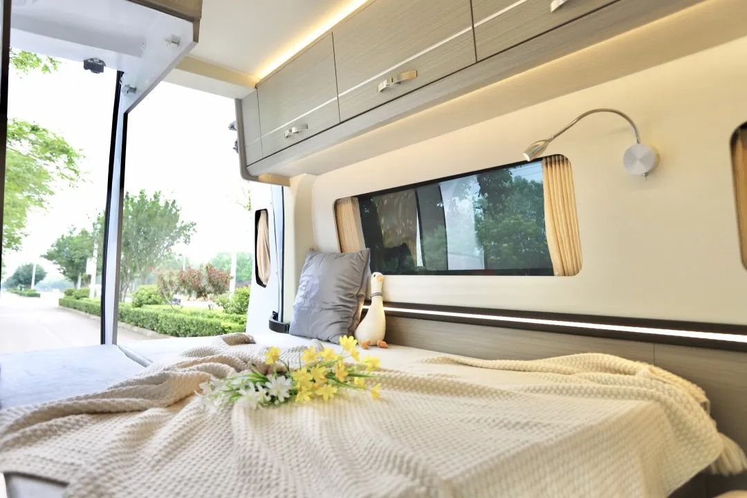用福特T6底盤打造的小房車長(zhǎng)什么樣？動(dòng)力強(qiáng)、配置高，主打一個(gè)性價(jià)比-22.jpg