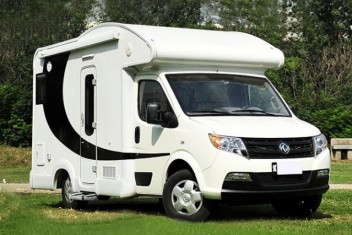 東風(fēng)御風(fēng)C型房車(chē)