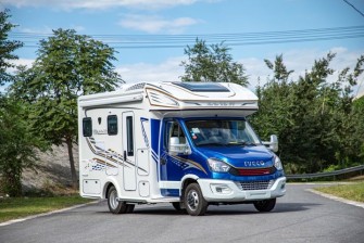 依維柯S800小額頭C型房車